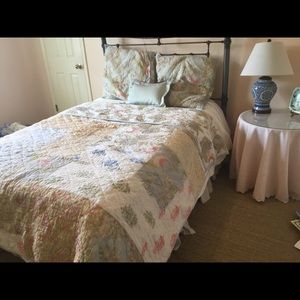 Rare Pottery Barn Colebrook queen quit and shams
